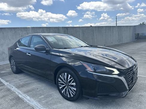 Used 2024 Nissan Altima 2.5 SV FWD image 37