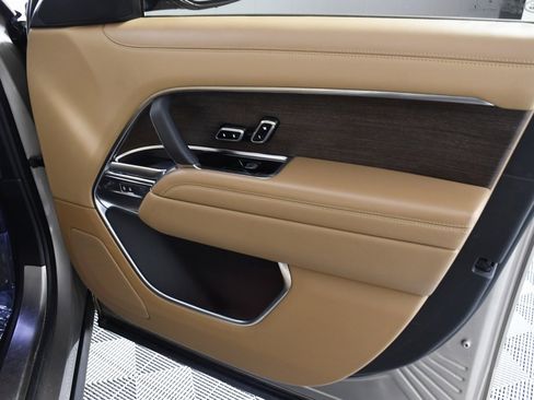 Used 2023 Land Rover Range Rover Long Wheelbase SE image 17