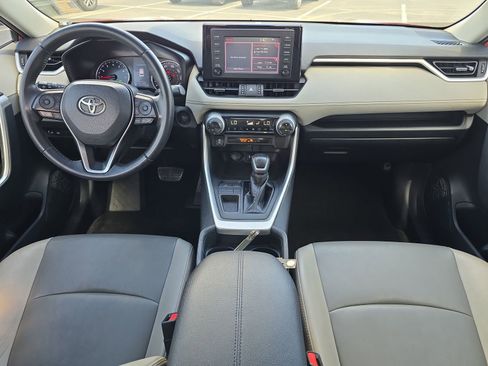 Used 2019 Toyota RAV4 XLE Premium FWD image 9
