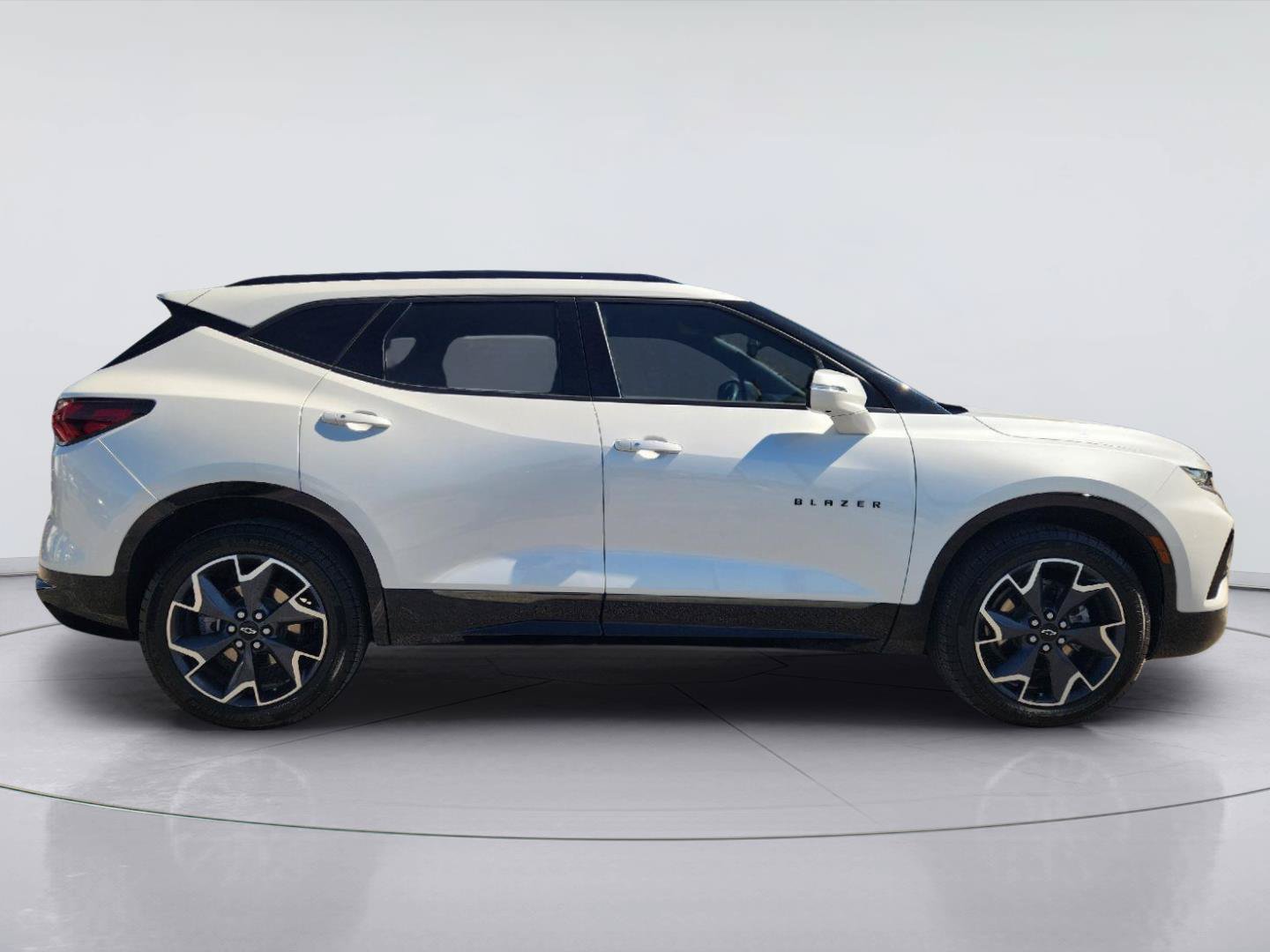 Used 2021 Chevrolet Blazer RS w/ Enhanced Convenience Package FWD image 4