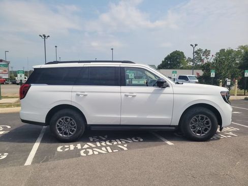 Certified 2025 Ford Expedition Active RWD image 4