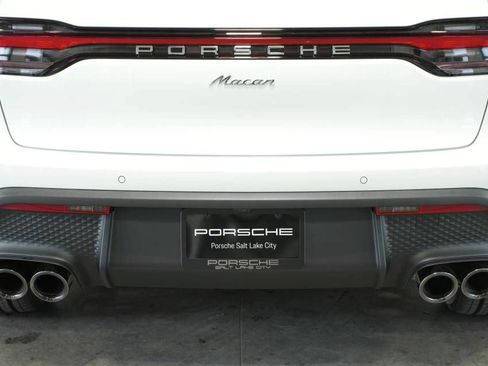 Certified 2025 Porsche Macan AWD/4WD image 39