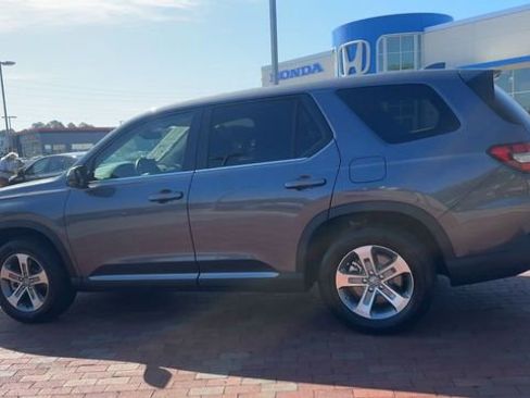 Certified 2025 Honda Pilot EX-L image 8