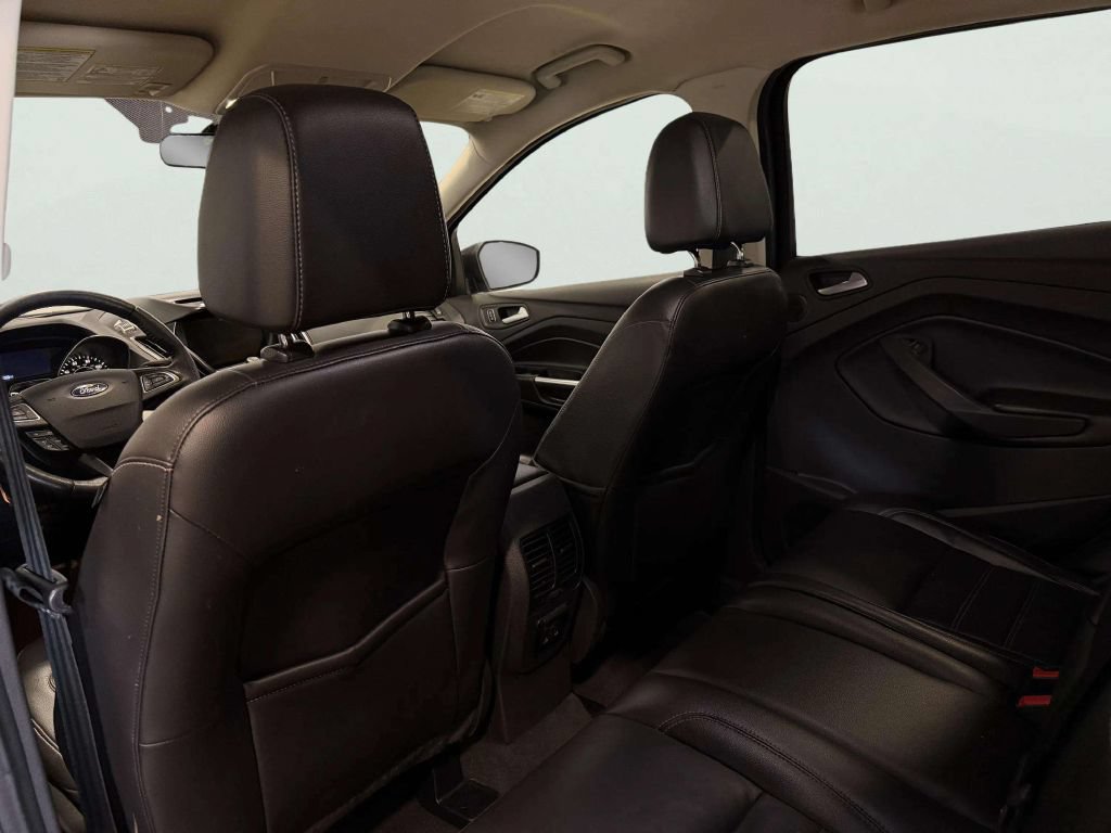 Used 2017 Ford Escape SE w/ SE Leather Comfort Package FWD image 18