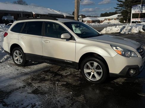 Used 2013 Subaru Outback 2.5i Premium image 9