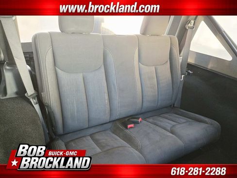 Used 2017 Jeep Wrangler Sahara w/ Connectivity Group AWD/4WD image 17