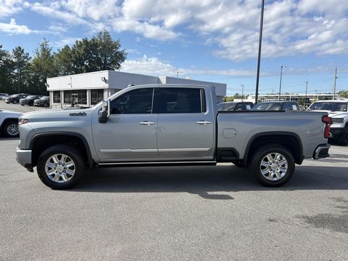 Used 2026 Chevrolet Silverado 2500 High Country w/ High Country Premium Package AWD/4WD image 4