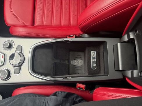 Used 2023 Alfa Romeo Stelvio Veloce AWD/4WD image 13