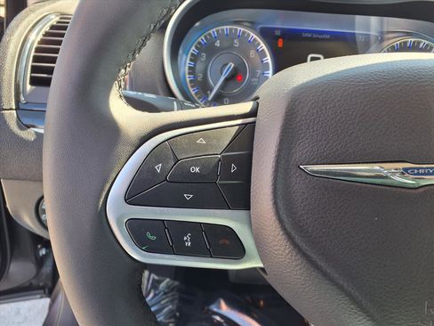 Used 2023 Chrysler 300 Touring w/ Sport Appearance Package image 11