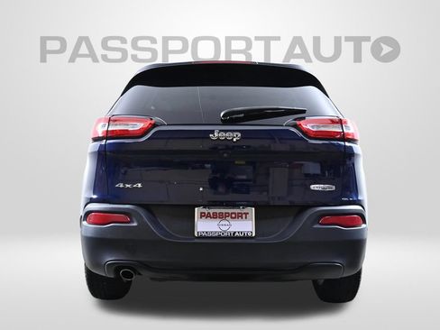 Used 2016 Jeep Cherokee Latitude w/ Cold Weather Group AWD/4WD image 9