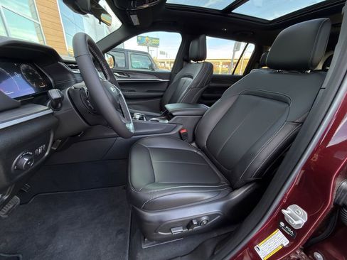 New 2025 Jeep Grand Cherokee L Limited w/ Black Appearance Package image 19