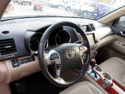 Used 2012 Toyota Highlander Limited w/ Tow Pkg image 7
