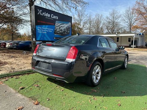 Used 2016 Chrysler 300 Limited image 7