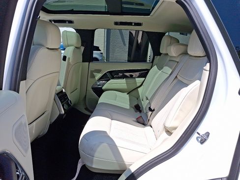 Certified 2023 Land Rover Range Rover SE image 5