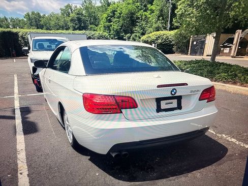 Used 2011 BMW 328i Convertible RWD image 2