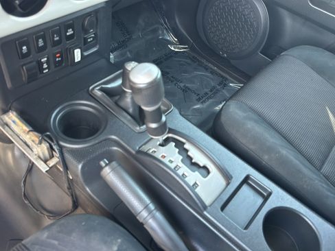 Used 2010 Toyota FJ Cruiser 4WD image 22