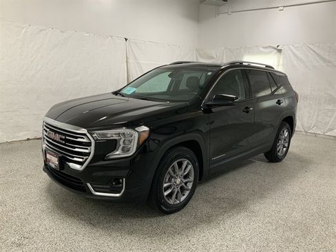 Used 2024 GMC Terrain SLT image 2