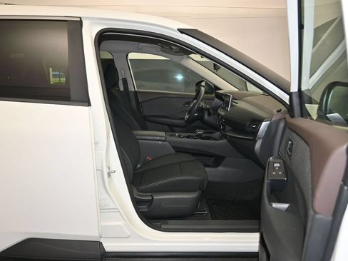 Used 2023 Nissan Rogue S FWD image 26