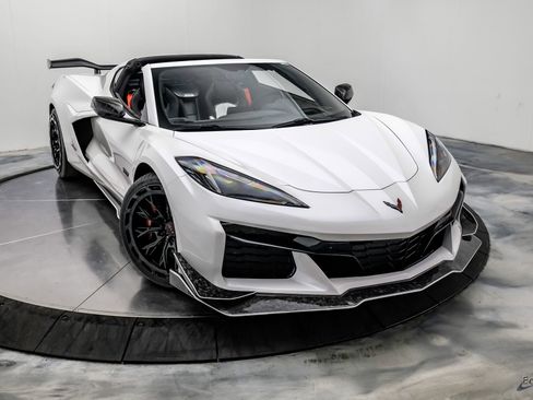Used 2023 Chevrolet Corvette Z06 w/ Z07 Performance Package RWD image 30