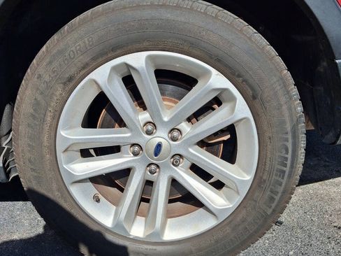 Used 2017 Ford Explorer XLT w/ Equipment Group 201A FWD image 19