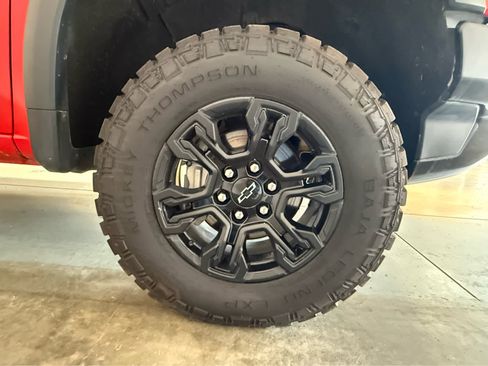 Used 2023 Chevrolet Silverado 1500 ZR2 AWD/4WD image 9