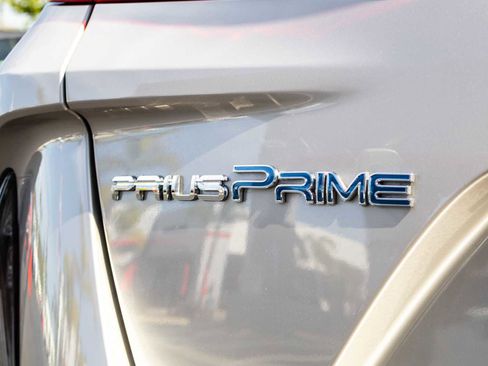 Certified 2020 Toyota Prius Prime XLE w/ Carpet Mat Package FWD image 12
