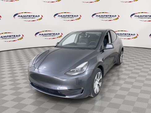 Used 2023 Tesla Model Y Long Range AWD/4WD image 1