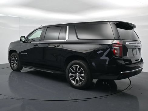 Used 2024 Chevrolet Suburban LT w/ LT Signature Plus Package RWD image 5