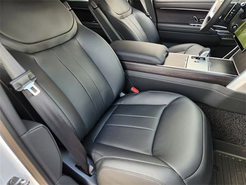 New 2025 Land Rover Range Rover SE image 10