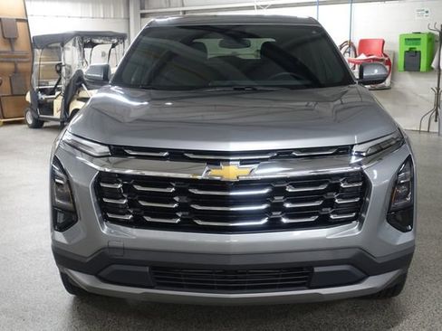 Used 2025 Chevrolet Equinox LT FWD image 2