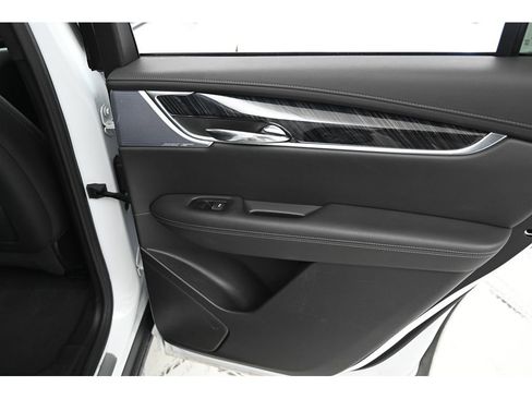 Used 2025 Cadillac XT6 Premium Luxury image 17
