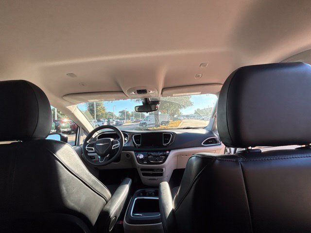 Used 2024 Chrysler Pacifica Touring-L FWD image 14