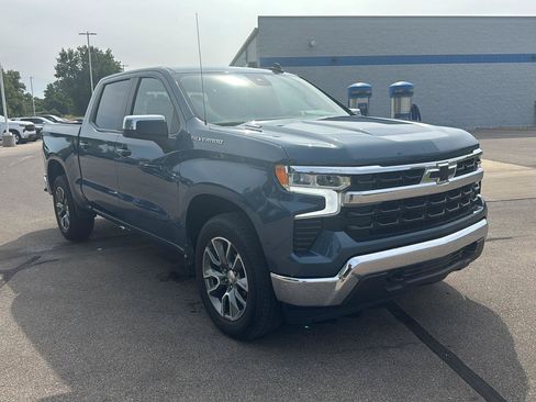 Used 2024 Chevrolet Silverado 1500 LT AWD/4WD image 7