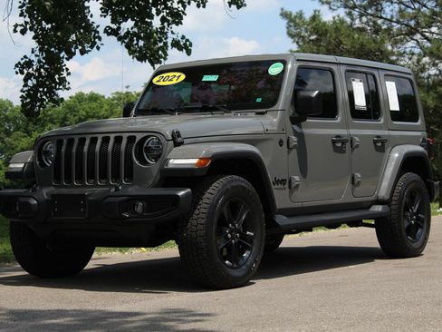 Used 2021 Jeep Wrangler Unlimited Sahara AWD/4WD image 3