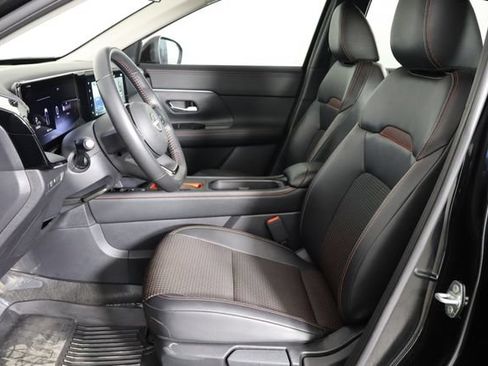 Used 2025 Nissan Kicks SR FWD image 16