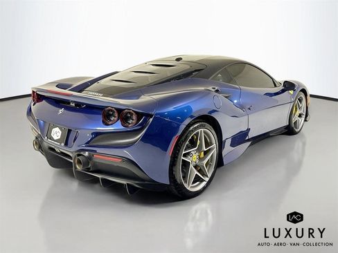 Used 2022 Ferrari F8 Tributo image 6