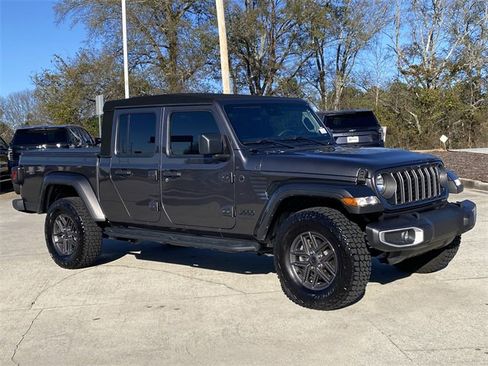 Used 2024 Jeep Gladiator Sport image 8