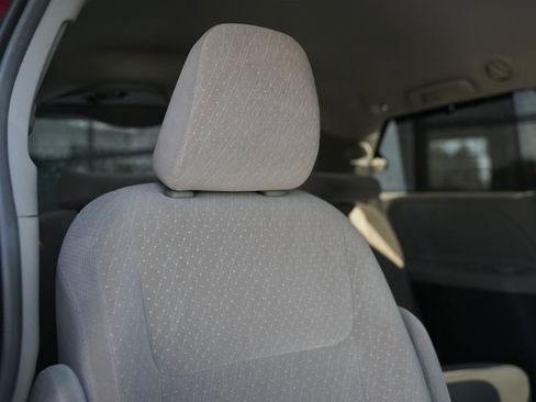 Used 2018 Toyota Sienna LE image 36