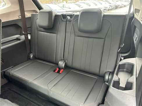 Used 2024 Volkswagen Tiguan Wolfsburg Edition image 24