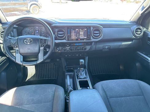 Used 2017 Toyota Tacoma TRD Sport image 18