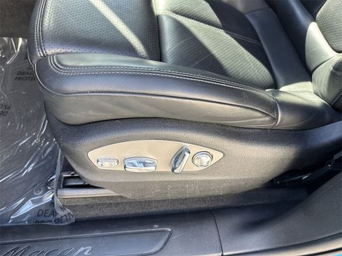 Used 2023 Porsche Macan Turbo image 42