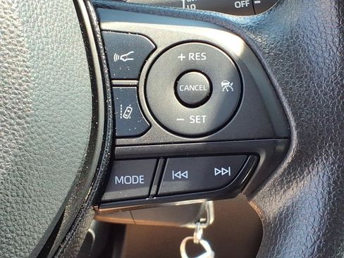 Certified 2021 Toyota RAV4 LE AWD/4WD image 18