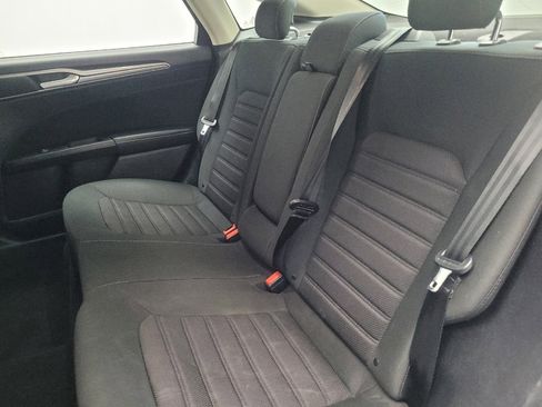 Used 2020 Ford Fusion SE image 18