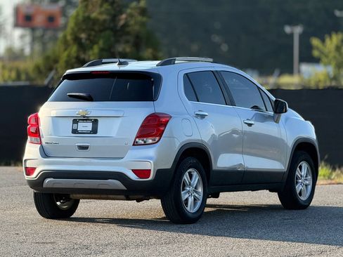 Used 2019 Chevrolet Trax LT w/ LT Convenience Package AWD/4WD image 9