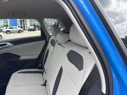 Used 2025 Volkswagen Taos SE FWD image 27
