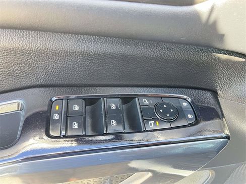 Used 2023 Nissan Pathfinder SL image 12