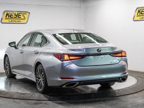 Used 2024 Lexus ES 350 w/ Premium Package FWD image 2