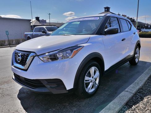 Used 2020 Nissan Kicks S image 3