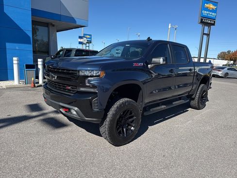 Used 2021 Chevrolet Silverado 1500 LT Trail Boss w/ Convenience Package II image 2