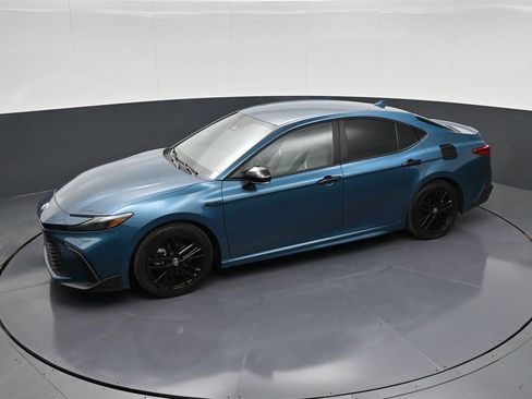 Used 2025 Toyota Camry SE w/ Convenience Package image 18